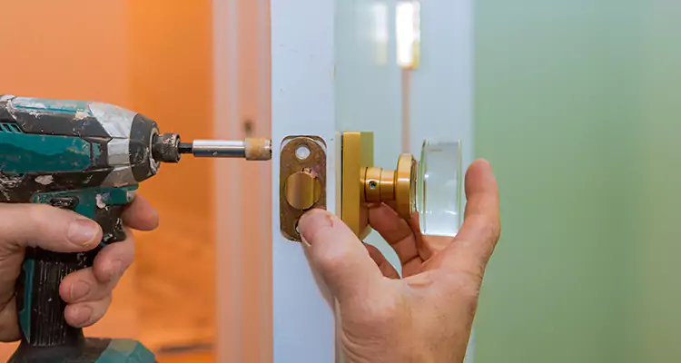 Broken Door Knob Fix in Union City, CA